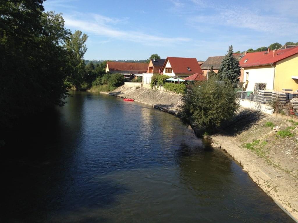 Weingut Zahn am Ufer der Saale in Kaatschen