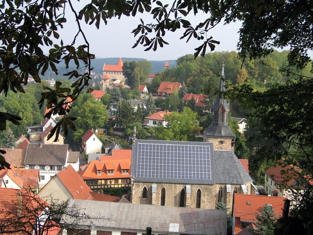 Blick auf die Kirche von Kranichfeld und die Niederburg