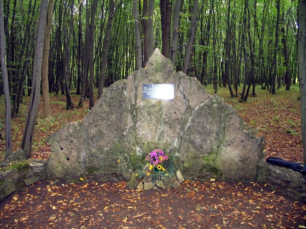 Das Baumbachdenkmal im Maienhölzchen